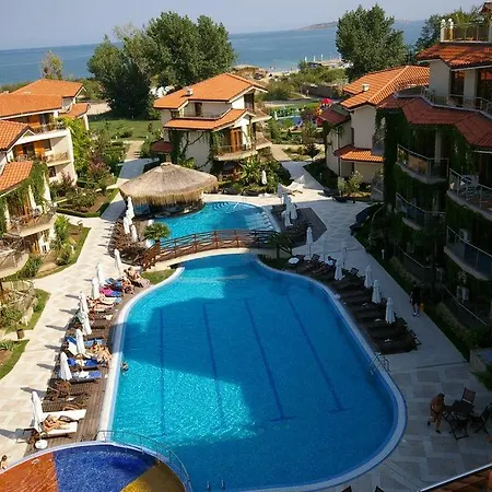 Studio In With Balcony & Outdoor Pool Apartament