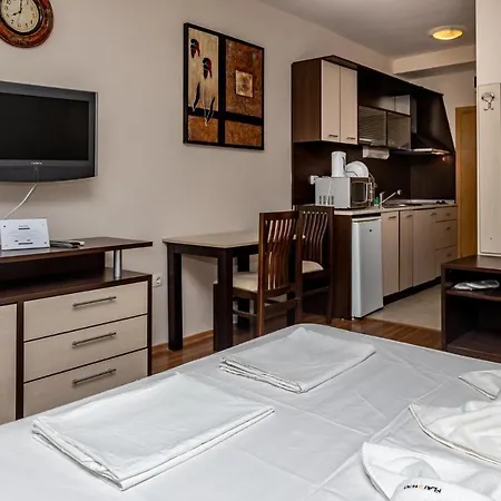 Apartament Studio In With Balcony & Outdoor Pool *