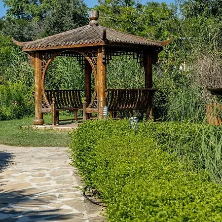 Studio In With Balcony & Outdoor Pool Apartament *